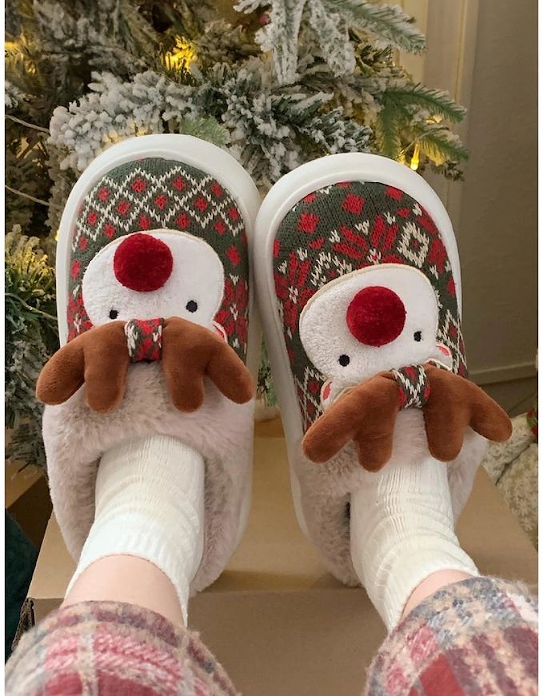 Azura Exchange Dark Green Christmas Cartoon Reindeer Plush Home Slippers