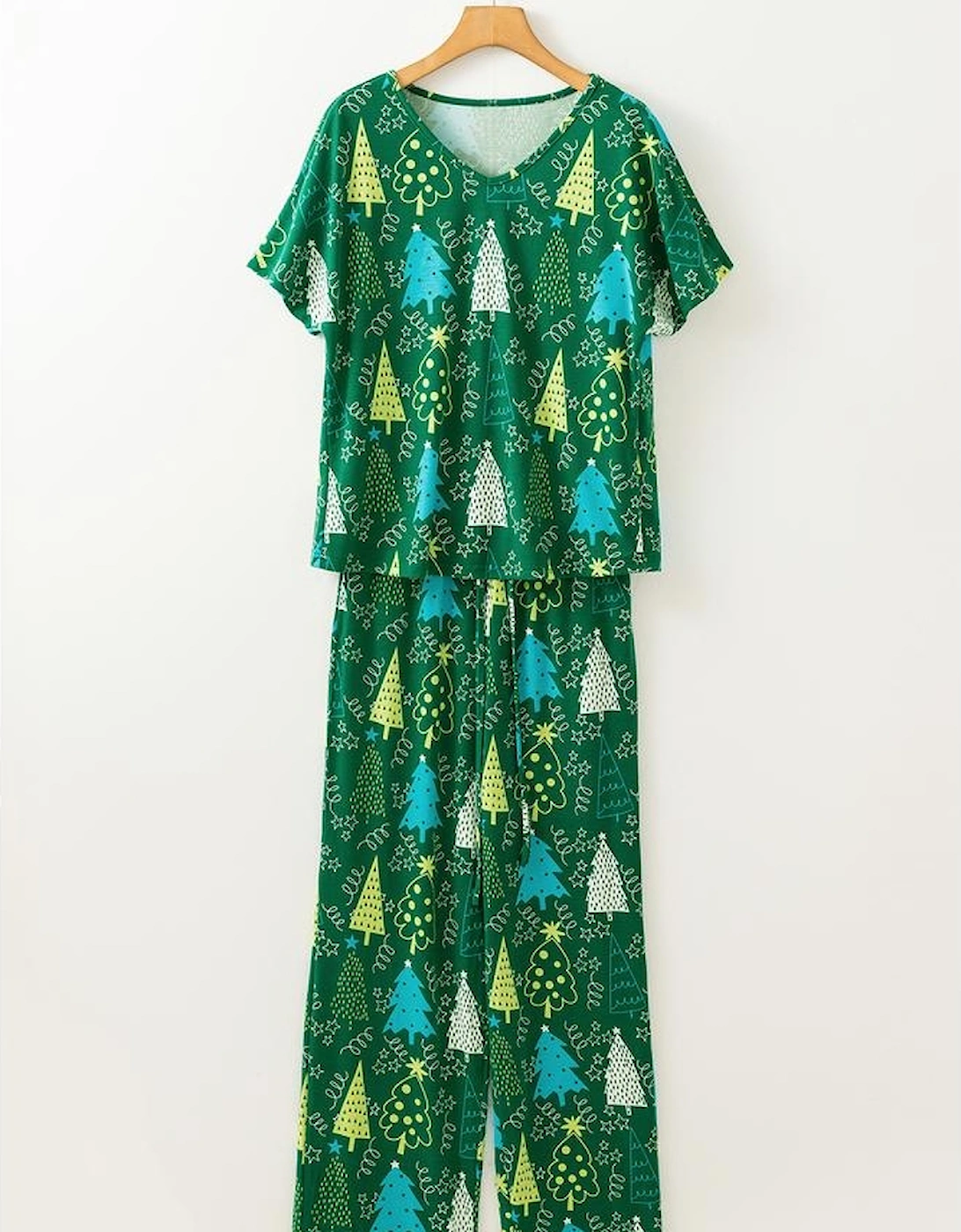 Green Christmas Tree Print V Neck Tee and Pants Lounge Set