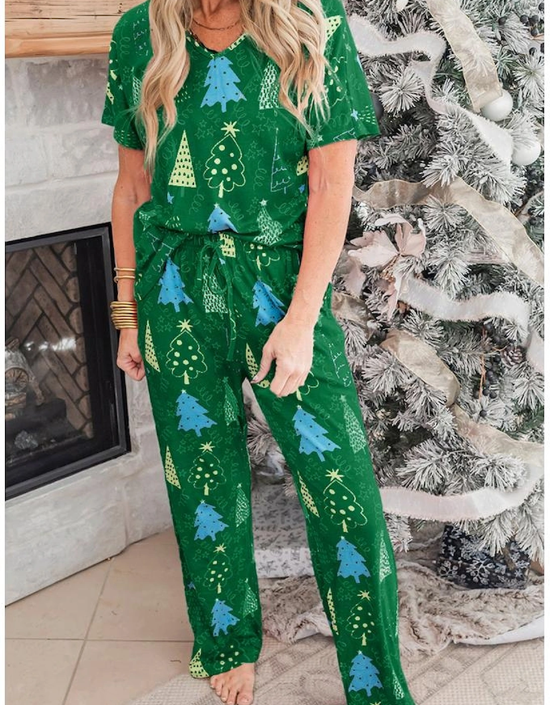 Green Christmas Tree Print V Neck Tee and Pants Lounge Set