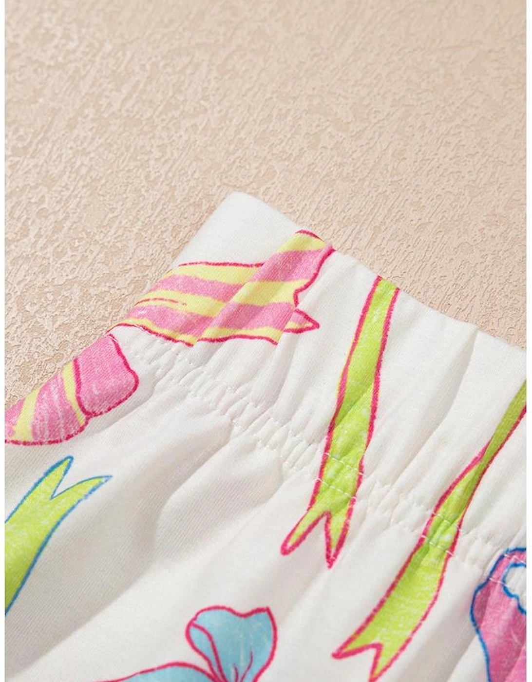 White Cheerful Bow Print Elastic Pull On Casual Shorts