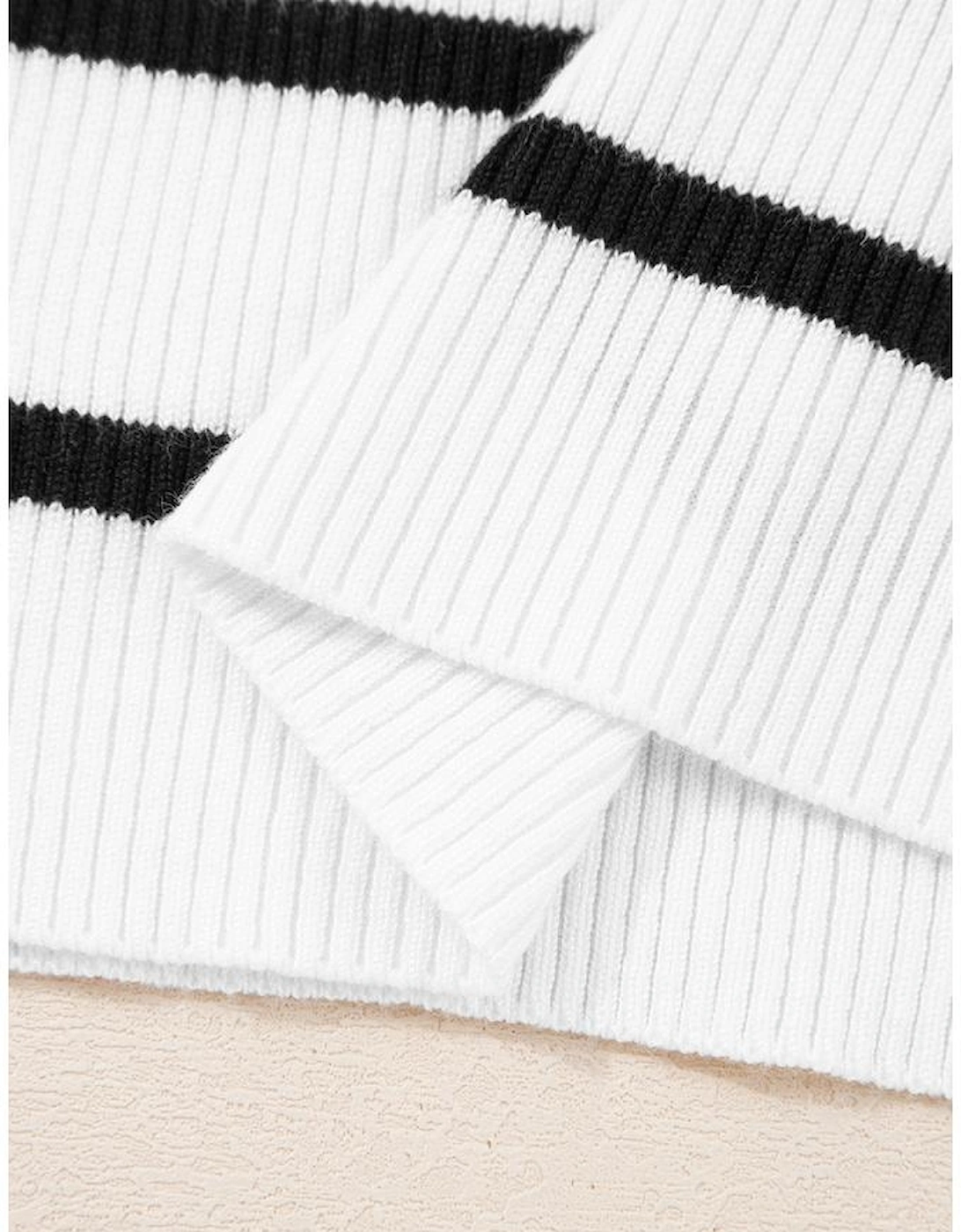 Black white Scalloped Trim U Neck Striped Ribbed Slim Sweater
