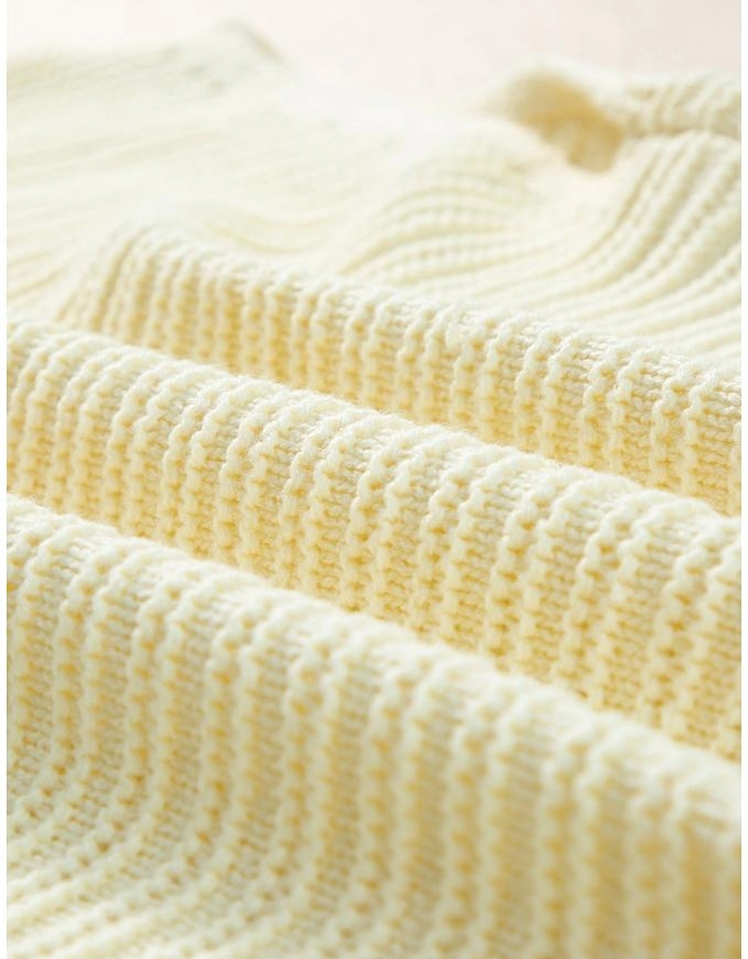 White Flower Crochet Round Neck Knitted Top