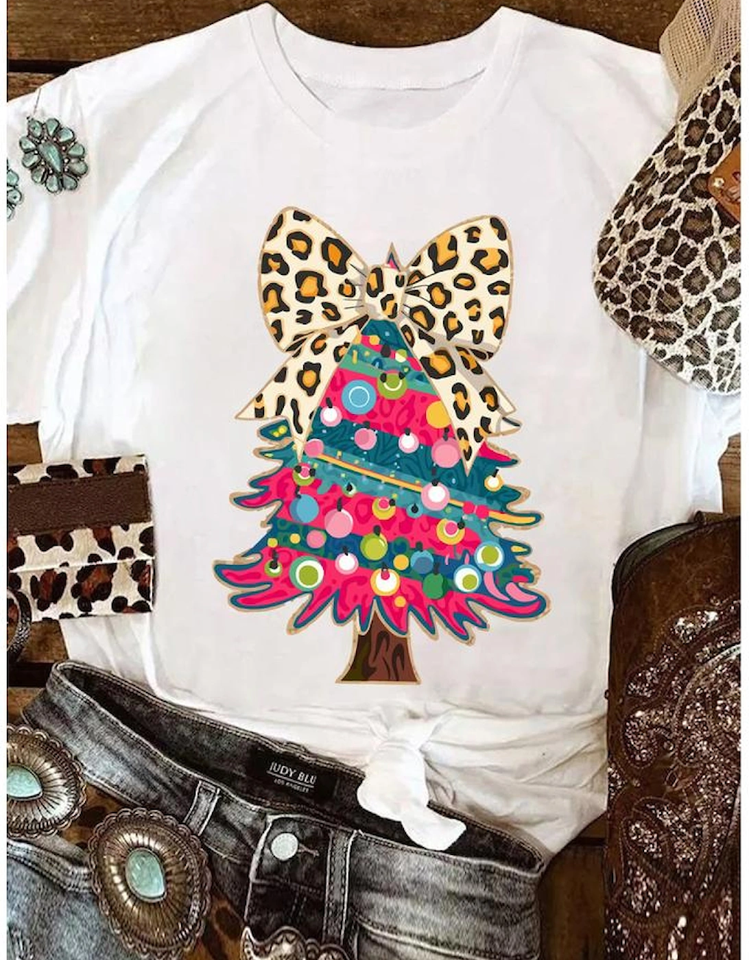 White Leopard Bow Decor Christmas Tree Graphic Crew Neck Tee