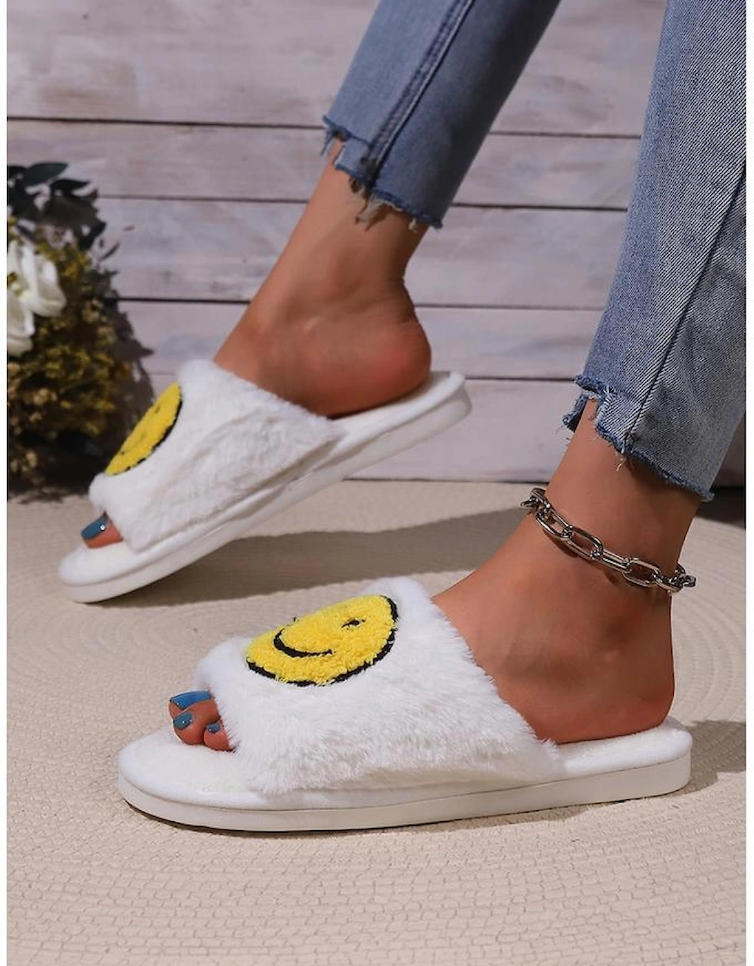 Azura Exchange White Smile Emoji Graphic Plush Home Slippers