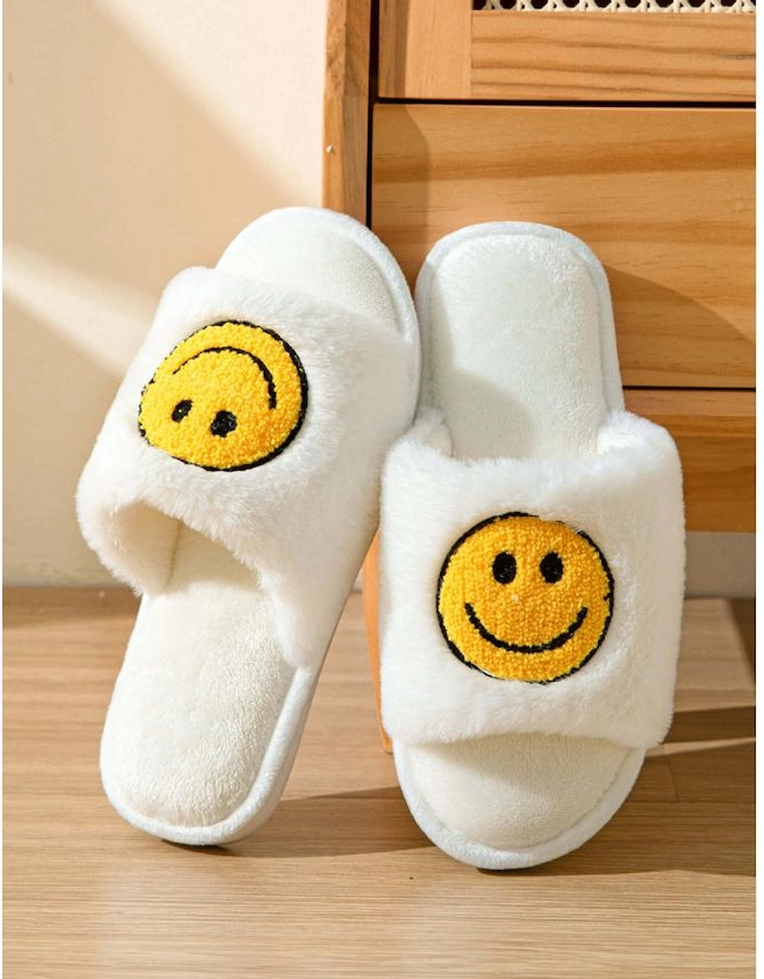Azura Exchange White Smile Emoji Graphic Plush Home Slippers