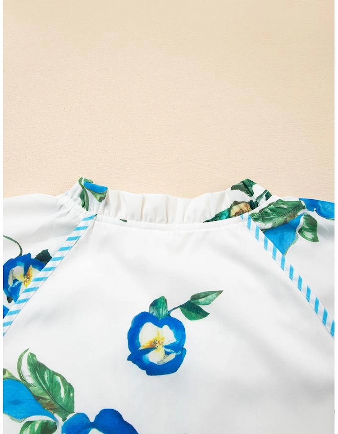 White Plus Size Floral Short Puff Sleeve Contrast Tie V Neck Dress