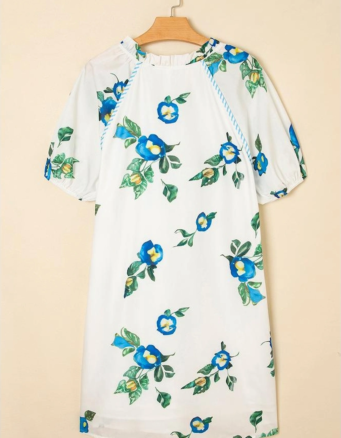 White Plus Size Floral Short Puff Sleeve Contrast Tie V Neck Dress