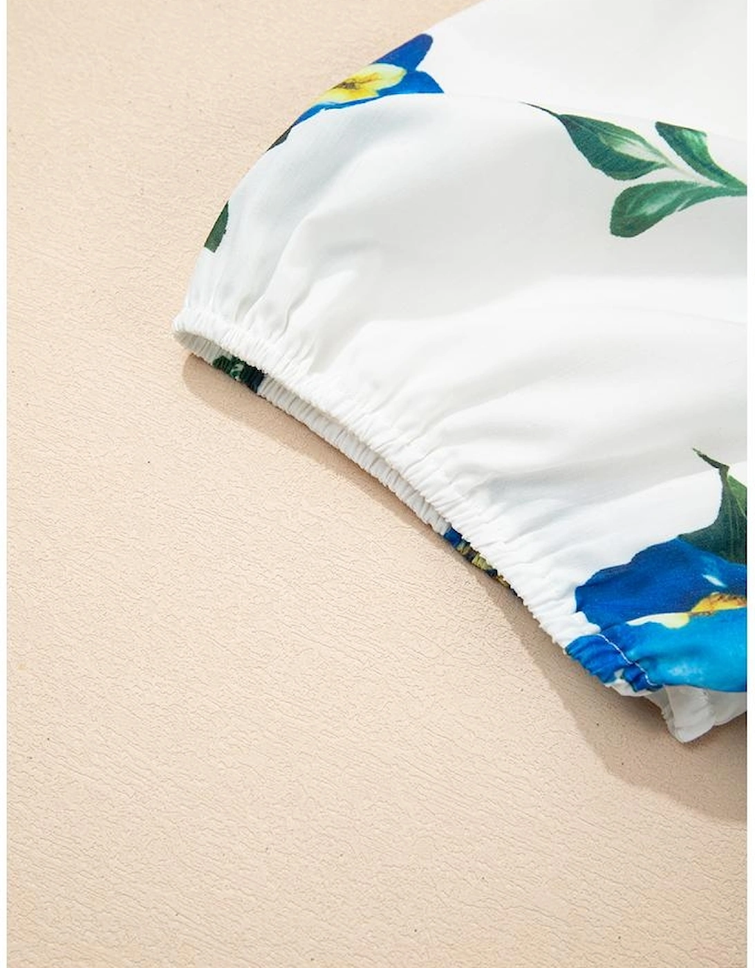 White Plus Size Floral Short Puff Sleeve Contrast Tie V Neck Dress