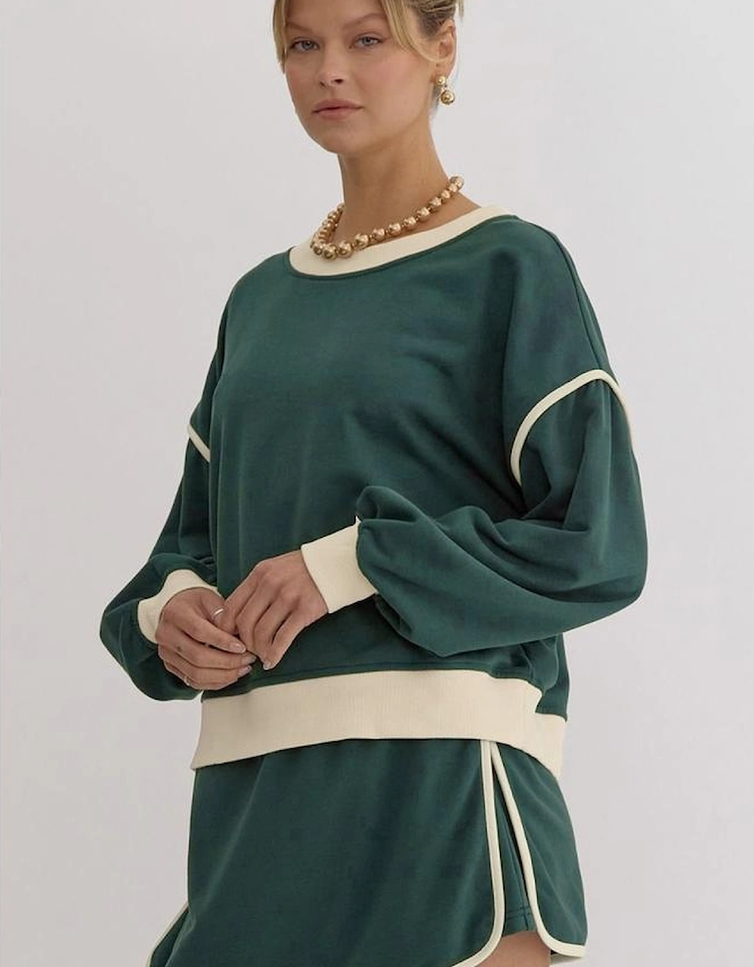 Evergreen Color Contrast Loose Pullover and Lace-up Waist Skort Set