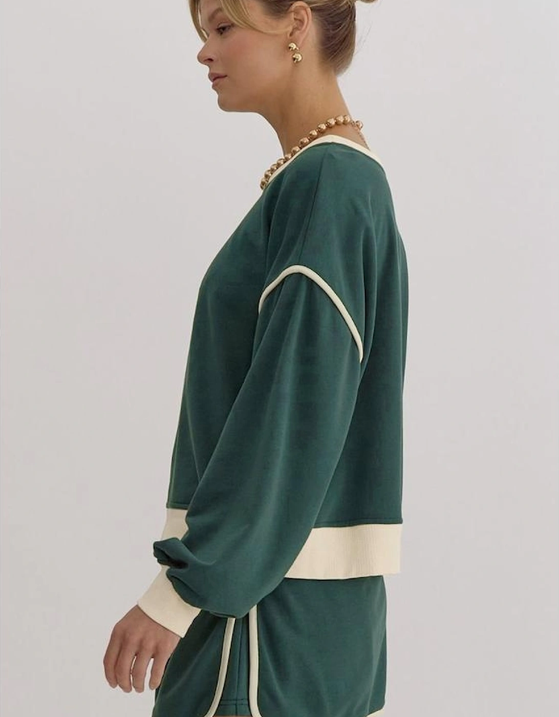 Evergreen Color Contrast Loose Pullover and Lace-up Waist Skort Set