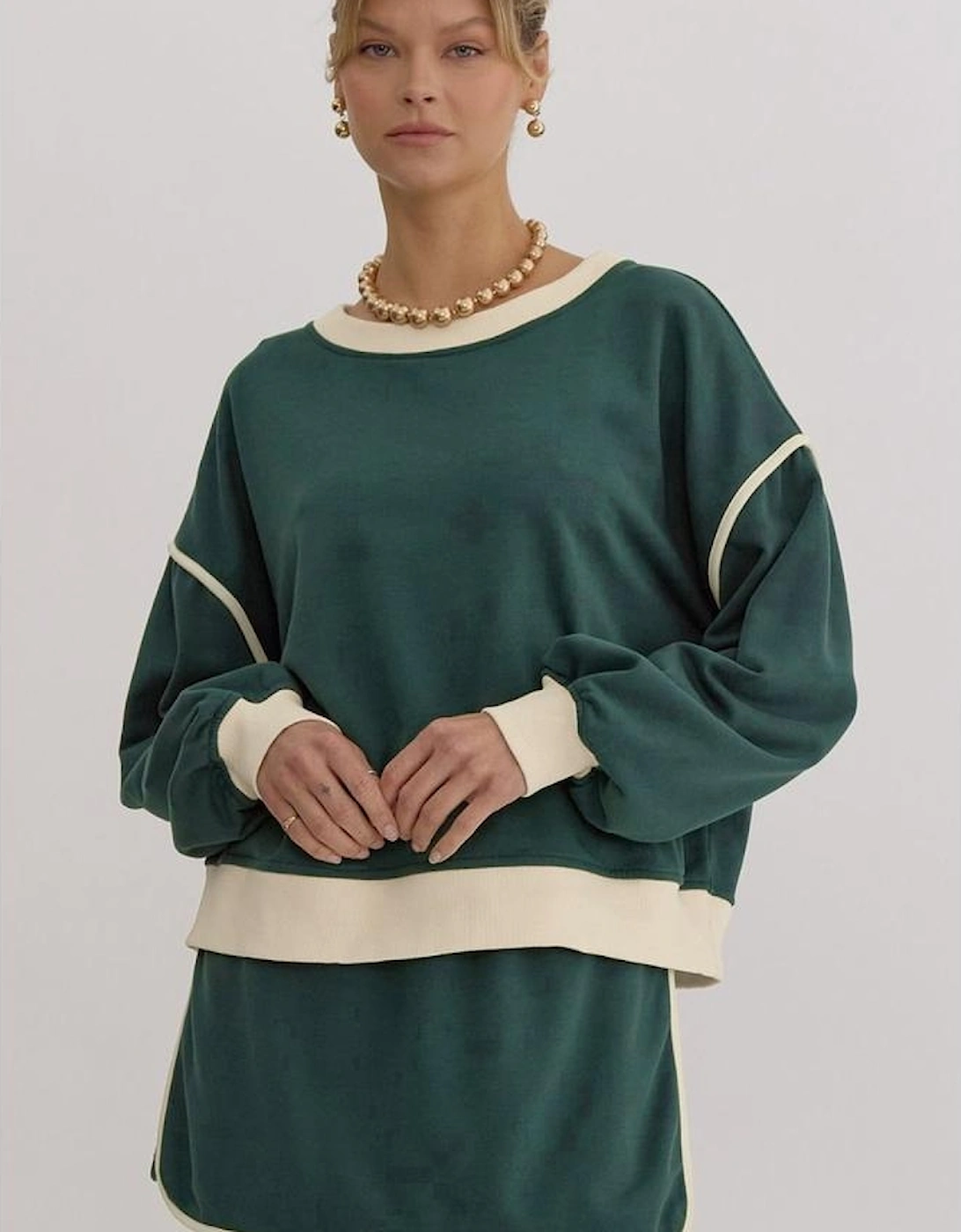Evergreen Color Contrast Loose Pullover and Lace-up Waist Skort Set