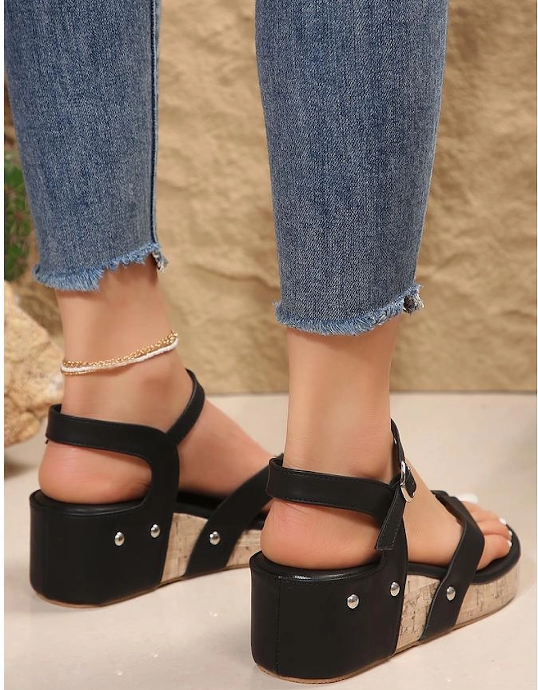 Black Flip-flops Design Faux Leather Wedge Sandals
