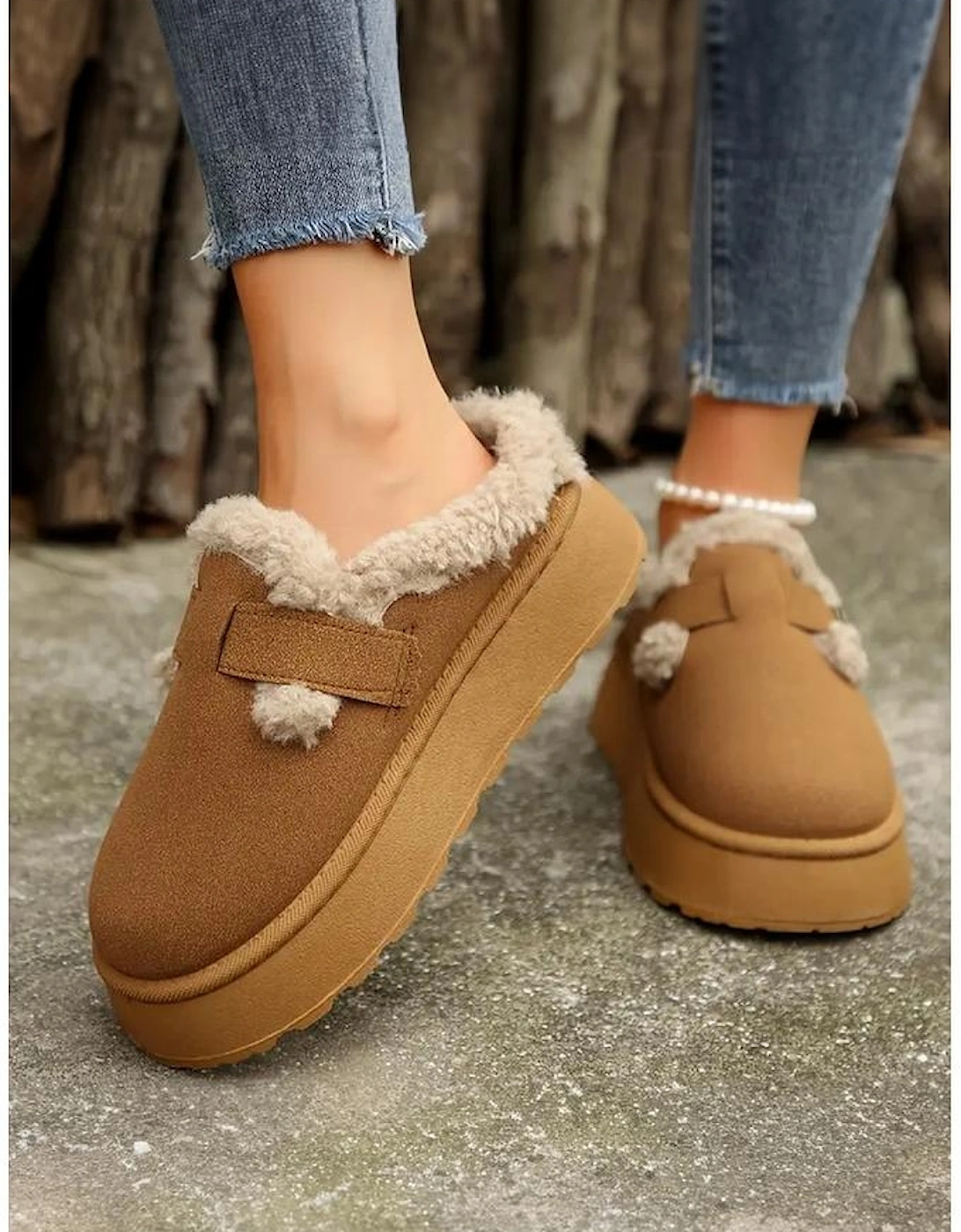 Brown Plush Patched Buckle Decor Thick Sole Thermal Slippers