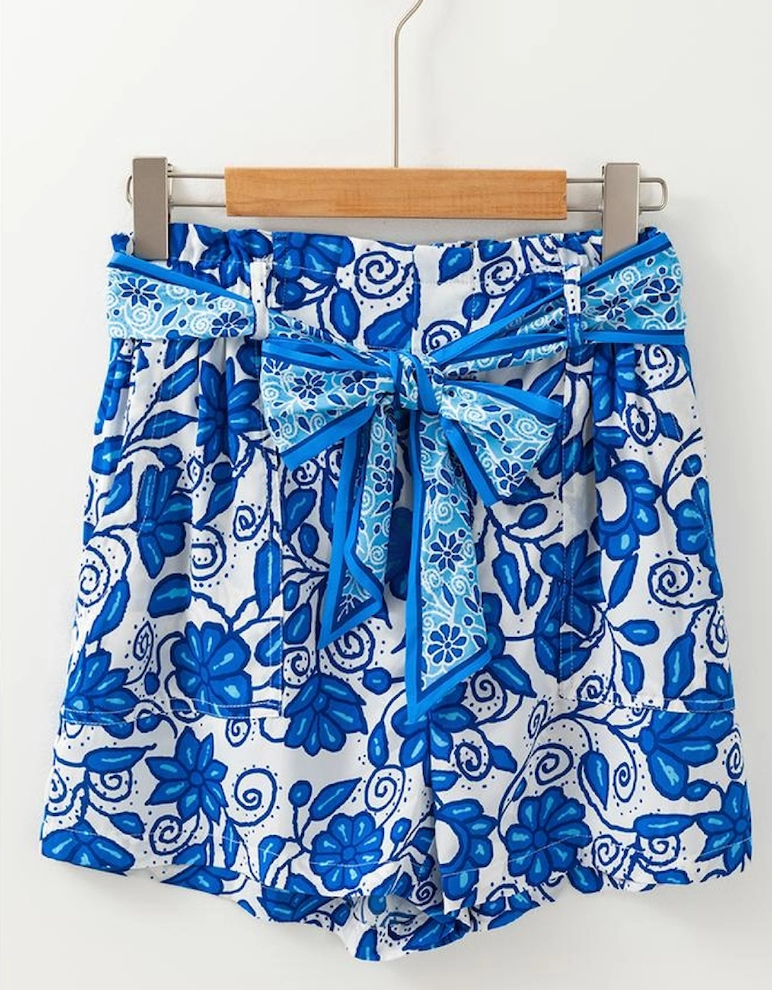 Blue Floral Print Pocketed Front Knot High Waist Casual Shorts