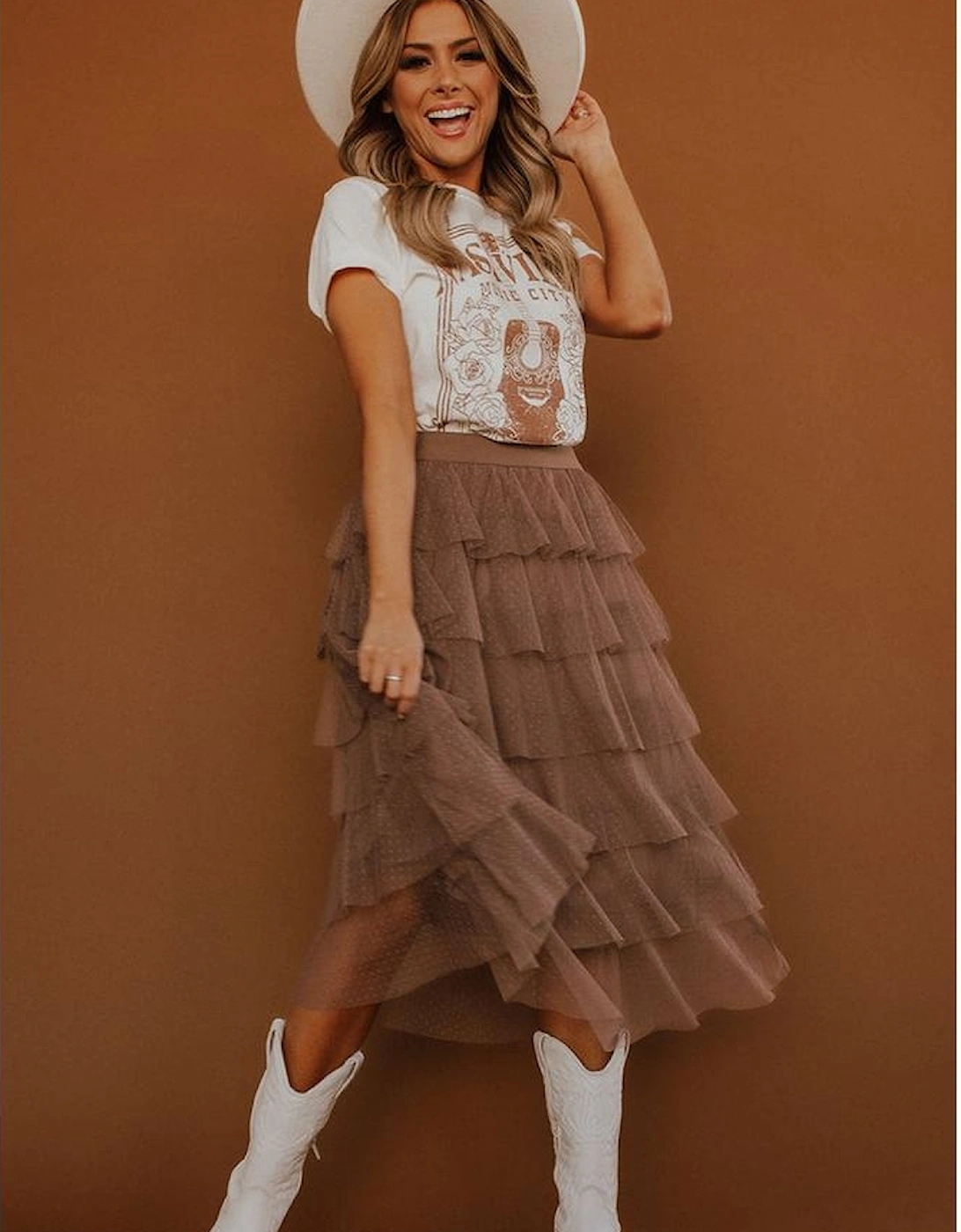 White NASHVILLE MUSIC CITY Graphic Crew Neck Tee