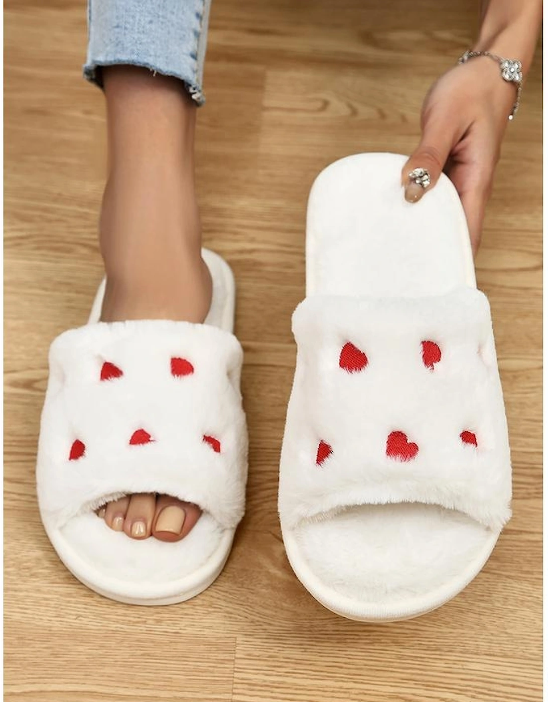 Azura Exchange White Valentines Heart Embroidered Fuzzy Winter House Slippers