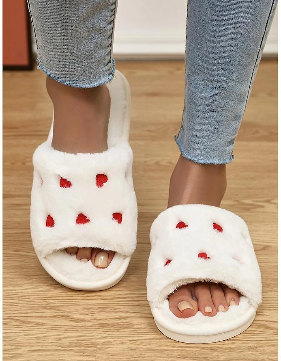 Azura Exchange White Valentines Heart Embroidered Fuzzy Winter House Slippers