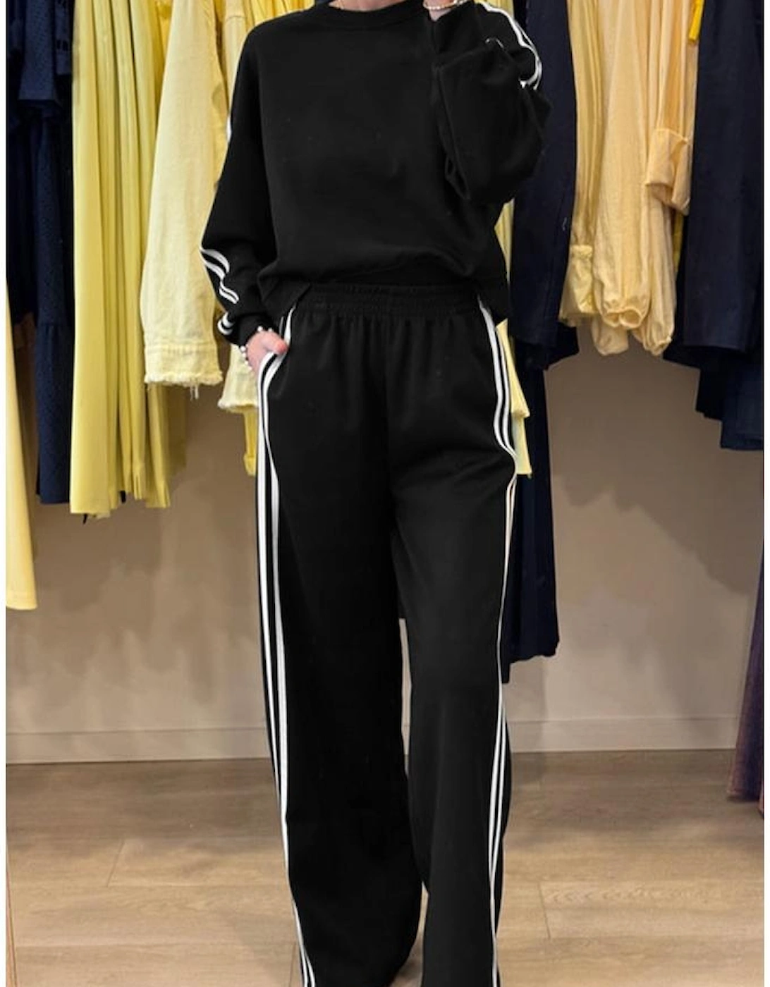Black Varsity Striped Detail Crewneck Pullover Elastic Sweatpants 2pcs Outfit