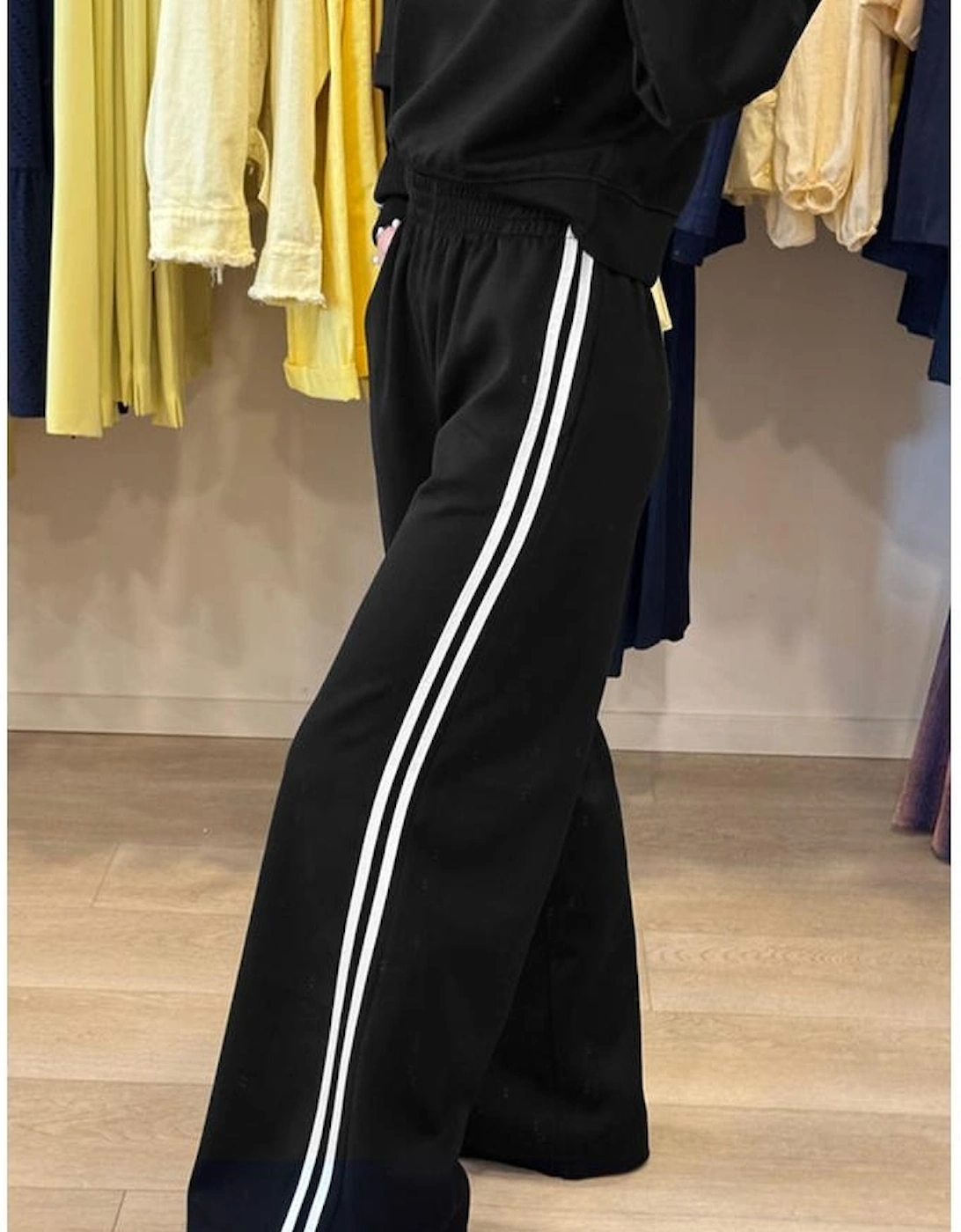 Black Varsity Striped Detail Crewneck Pullover Elastic Sweatpants 2pcs Outfit