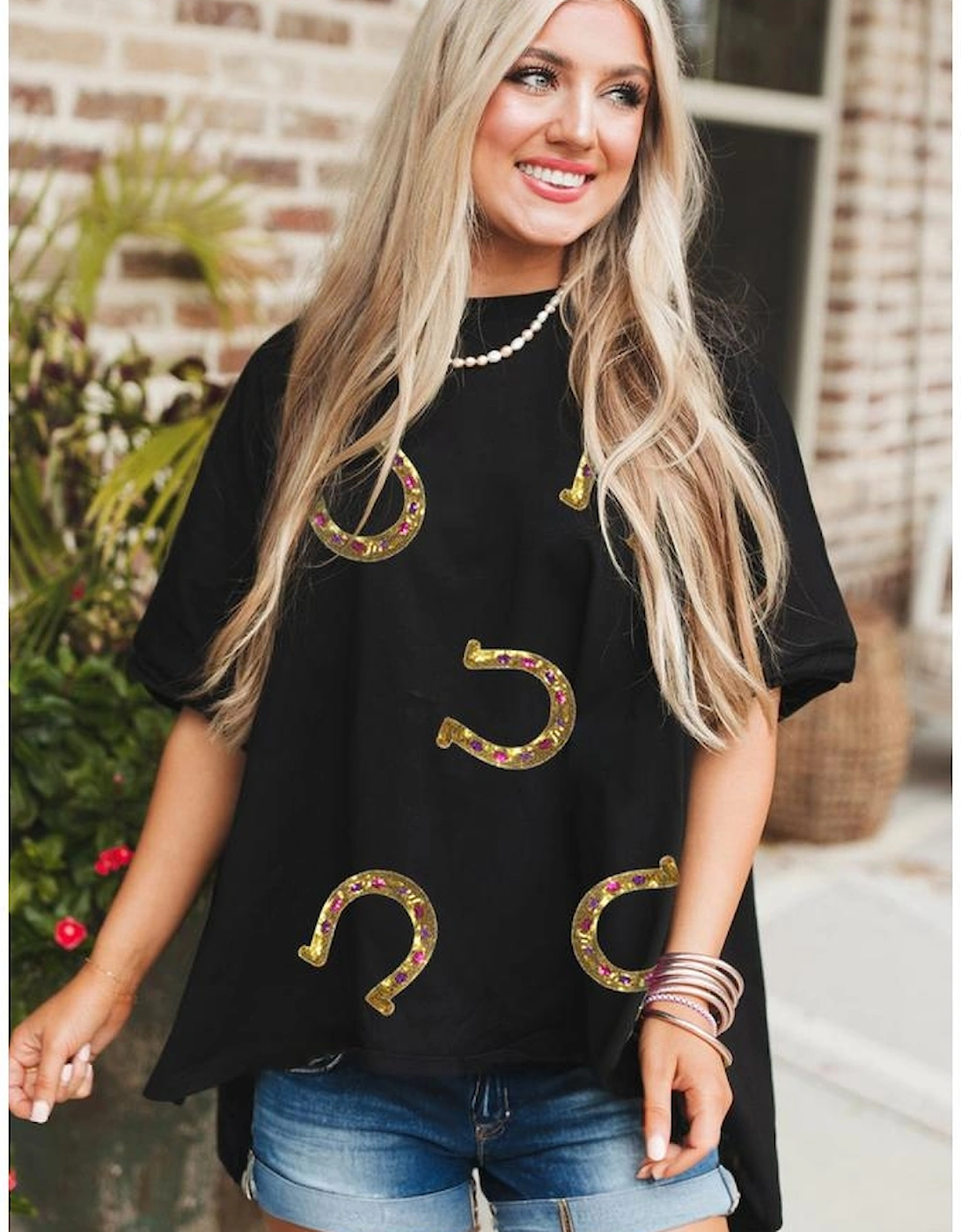 Black Western Shiny Horseshoes Pattern High Low Hem Casual T Shirt