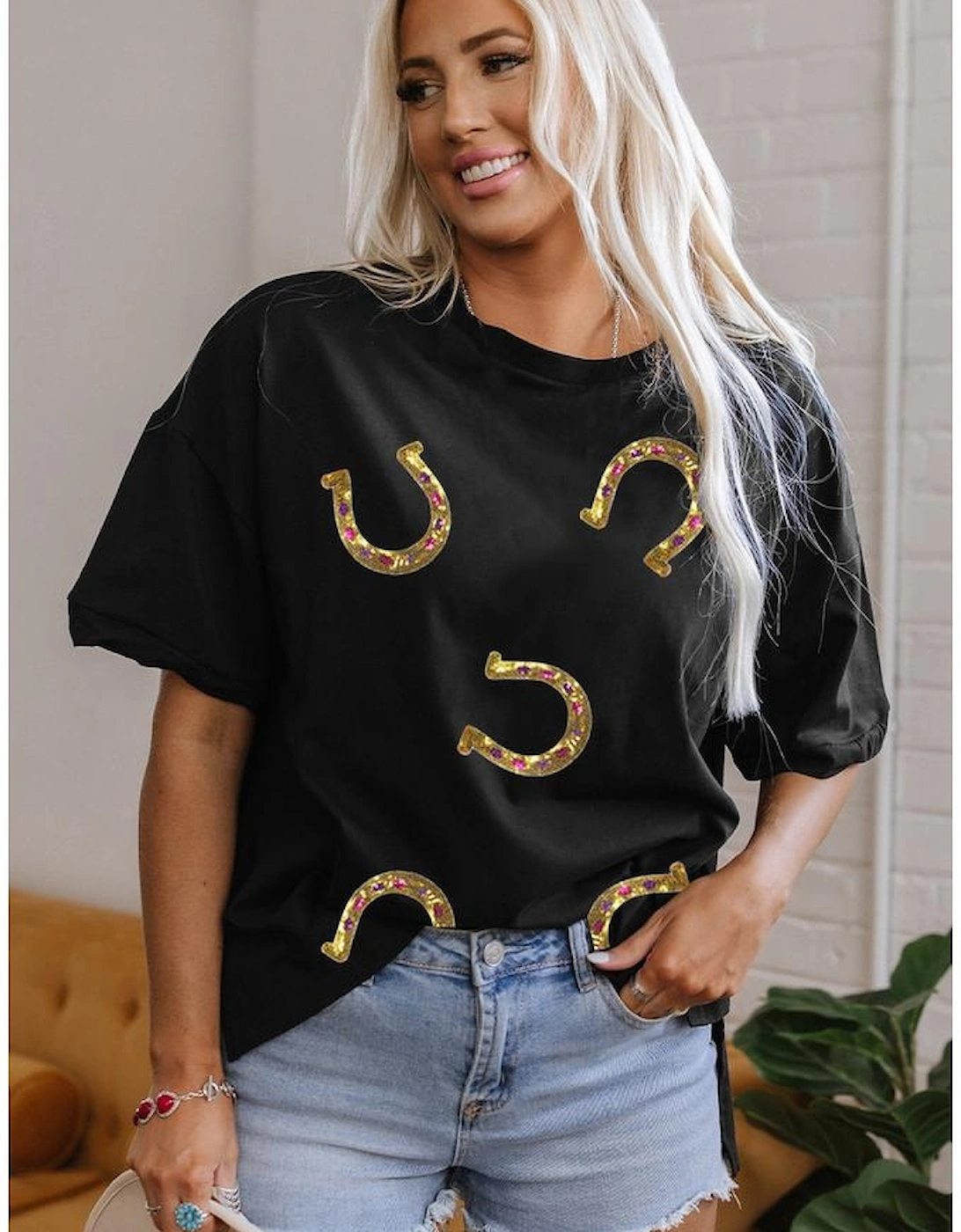 Black Western Shiny Horseshoes Pattern High Low Hem Casual T Shirt