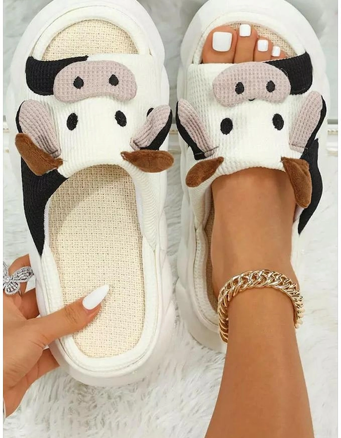 Azura Exchange Bright White Cute Cow Pattern Open Toe Slippers