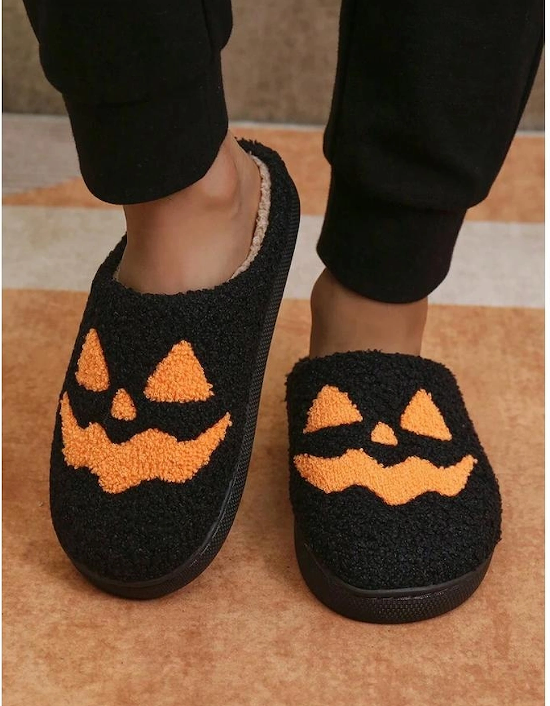 Black Halloween Pumpkin Face Graphic Plush Slippers