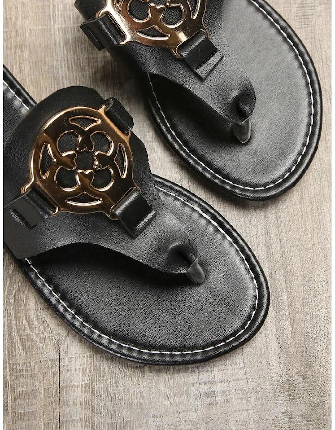 Azura Exchange Black Metal Decor Leather Thong Slippers