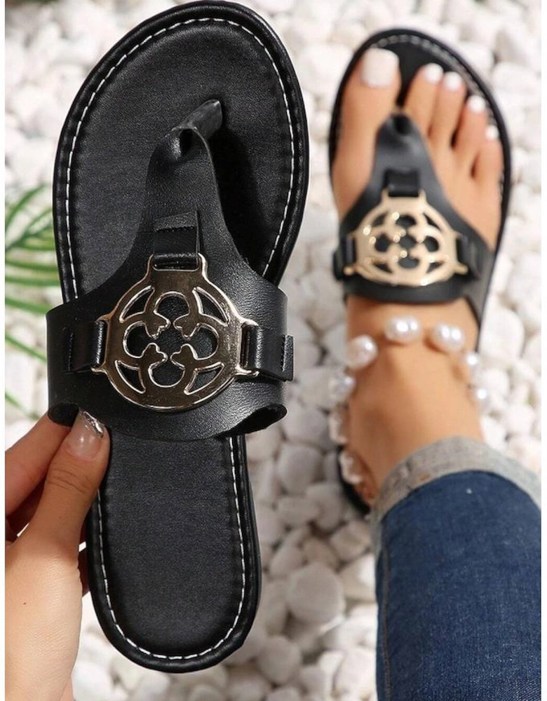 Azura Exchange Black Metal Decor Leather Thong Slippers