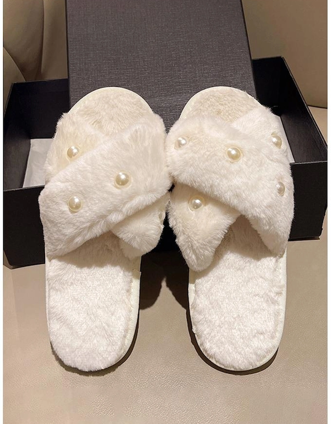 Azura Exchange White Pearl Decor Criss Cross Plush Slippers