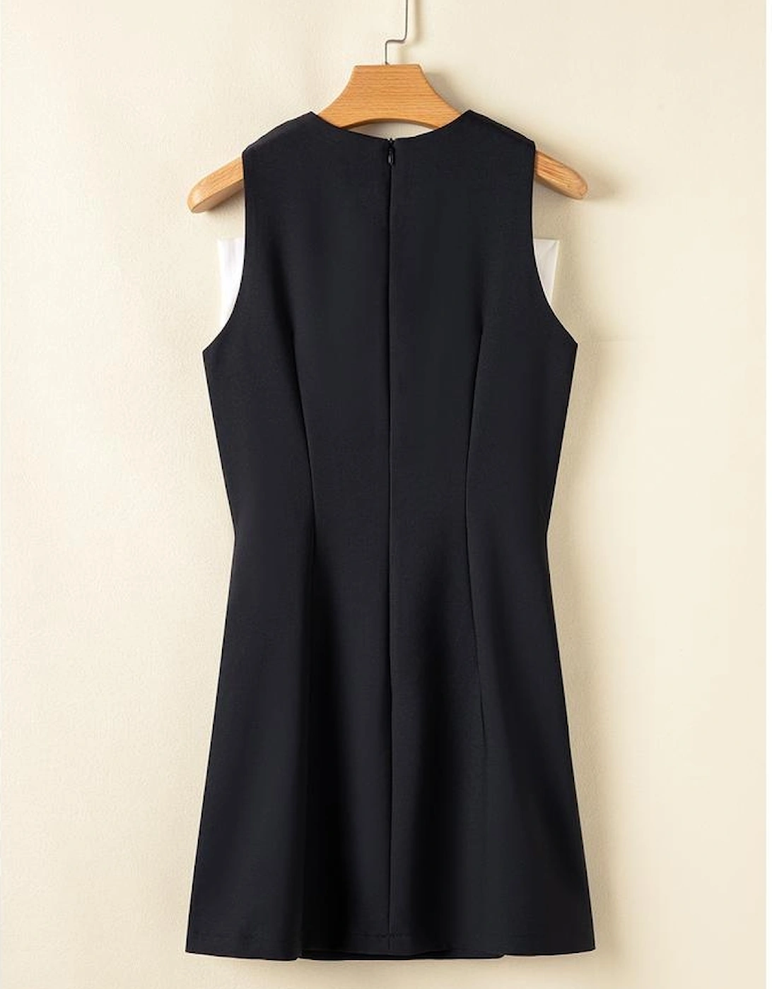 Black Contrast Bowknot Applique Crew Neck Sleeveless Mini Dress