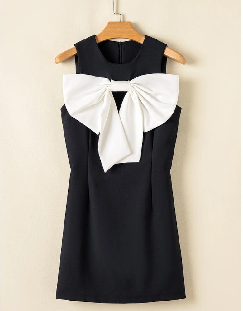 Black Contrast Bowknot Applique Crew Neck Sleeveless Mini Dress