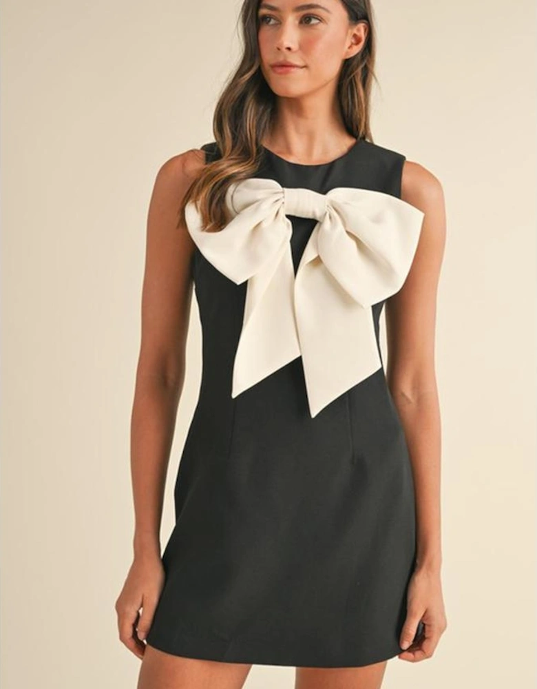 Black Contrast Bowknot Applique Crew Neck Sleeveless Mini Dress