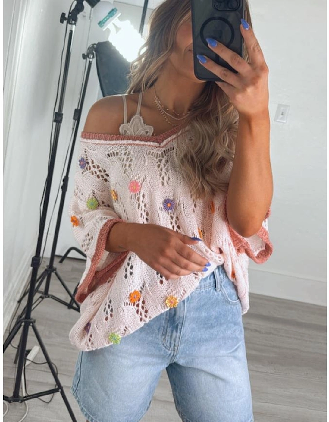 Delicacy Embroidered Flowers Colorblock Edge Hollowed Sweater