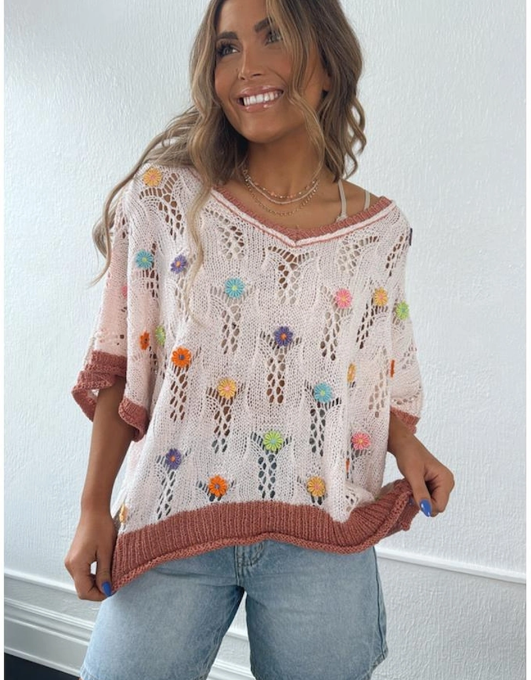 Delicacy Embroidered Flowers Colorblock Edge Hollowed Sweater