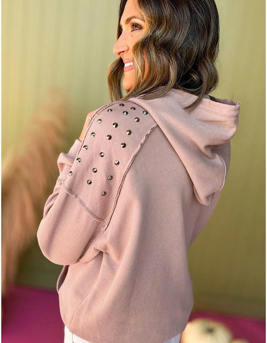 Fushia Solid Color Rivet Stud Raglan Sleeve Hoodie with Pocket