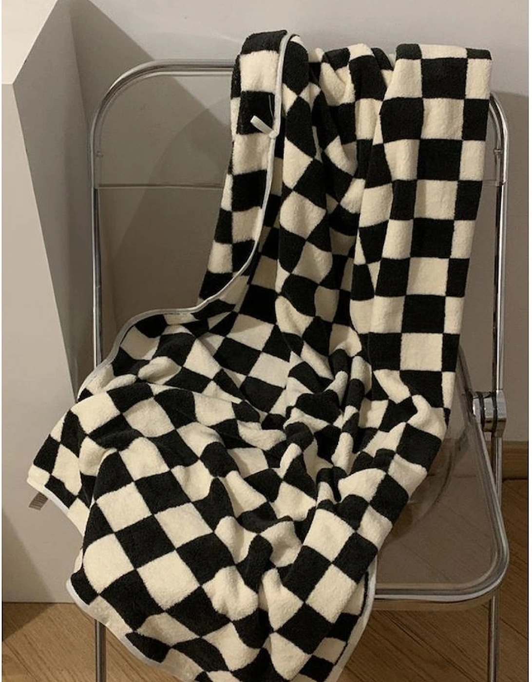 Azura Exchange Black Fuzzy Checkerboard Bath Towel Set, 8 of 7