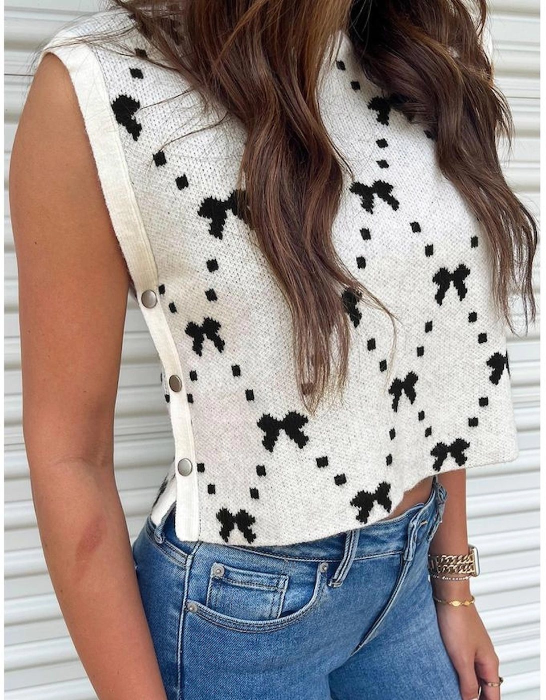 White Bow Pattern Buttoned Side Cropped Sweater Vest