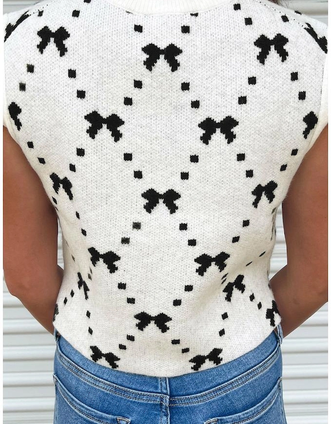 White Bow Pattern Buttoned Side Cropped Sweater Vest