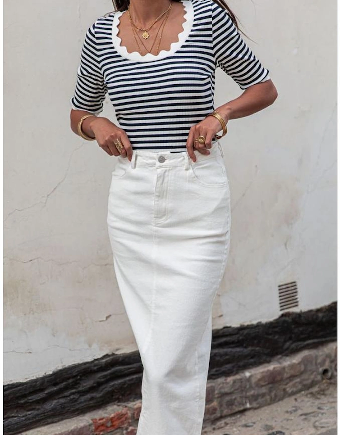 Black Striped Contrast Scallop Trim Half Sleeve T-shirt