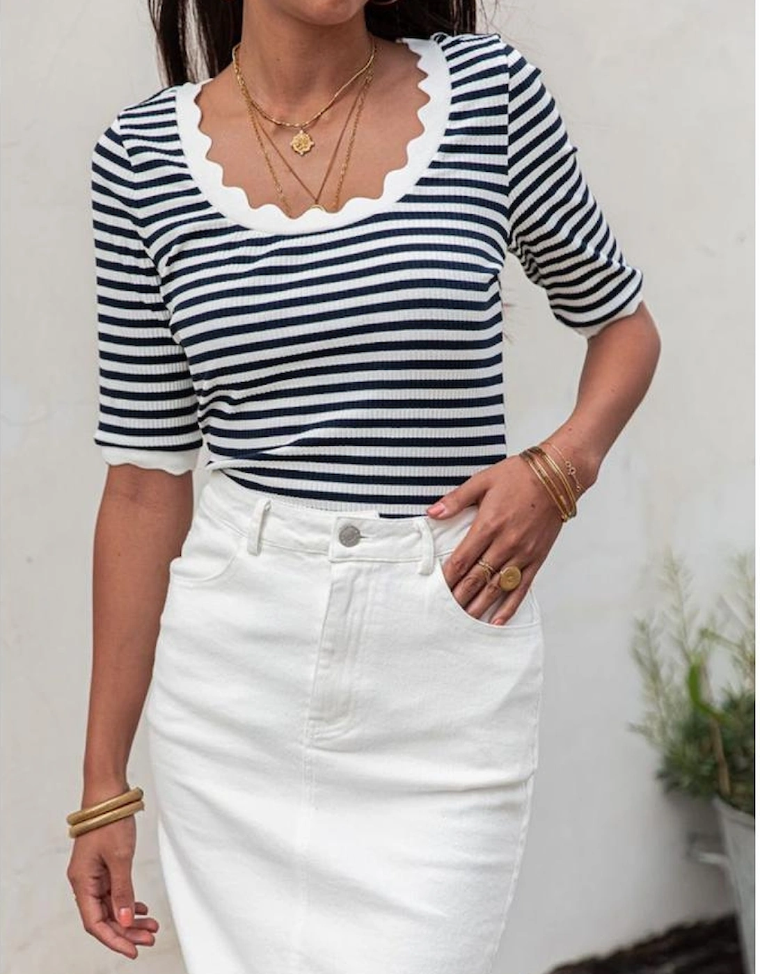 Black Striped Contrast Scallop Trim Half Sleeve T-shirt