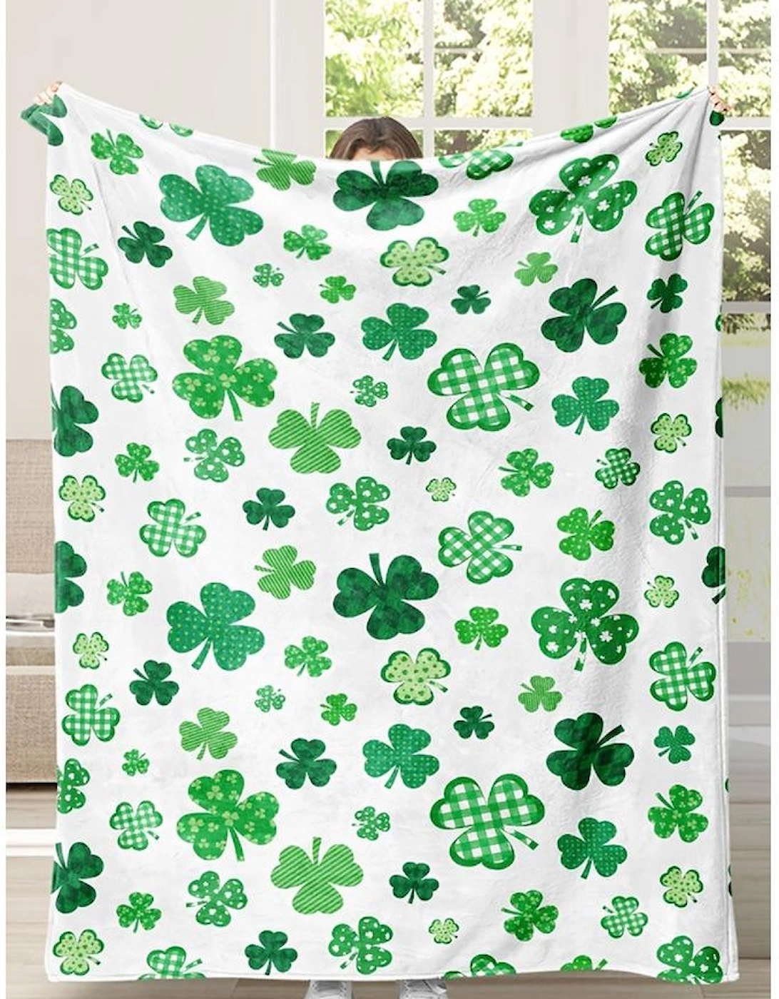 Azura Exchange White St. Patrick Clover Print Nap Blanket 130*150cm