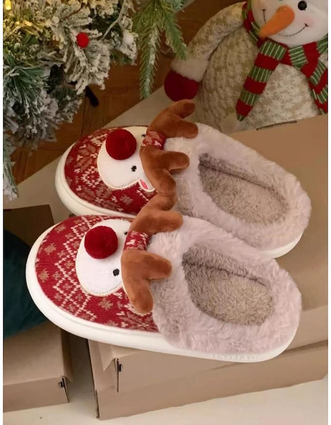 Azura Exchange Fiery Red Christmas Cartoon Reindeer Plush Home Slippers