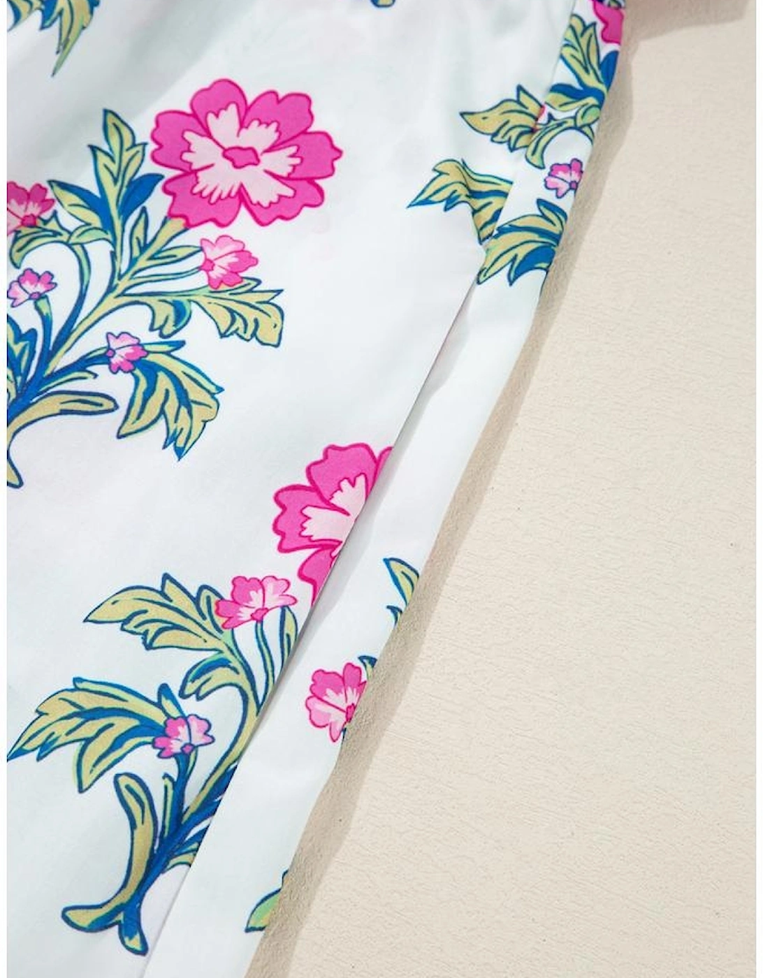 White Allover Print Contrast Split Neckline Short Puff Sleeve Curvy Dress