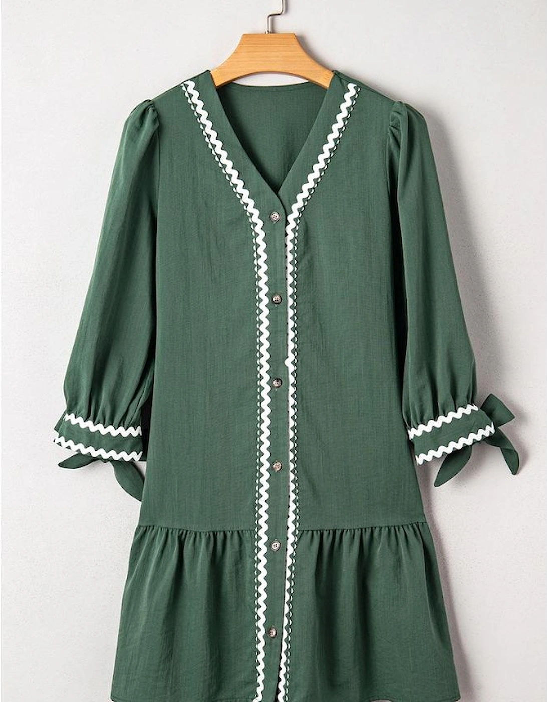 Canton Contrast Ricrac Trim Button V Neck Knotted Bracelet Sleeve Shift Dress