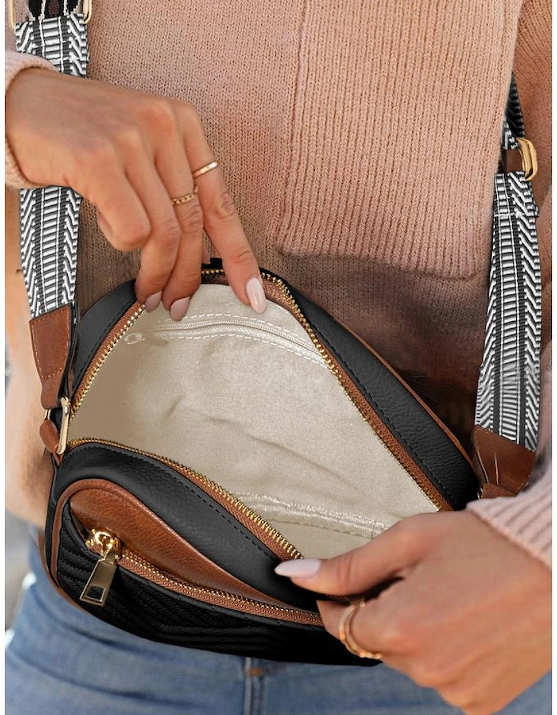 Black Quilted Faux Leather Crossbody Bag 22*6*16cm