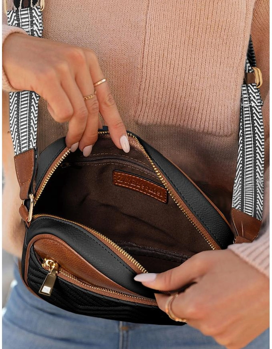 Black Quilted Faux Leather Crossbody Bag 22*6*16cm