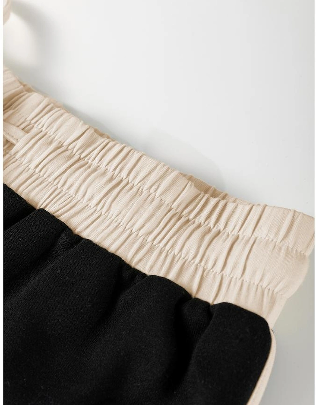 Black Color Contrast Loose Pullover and Lace-up Waist Skort Set