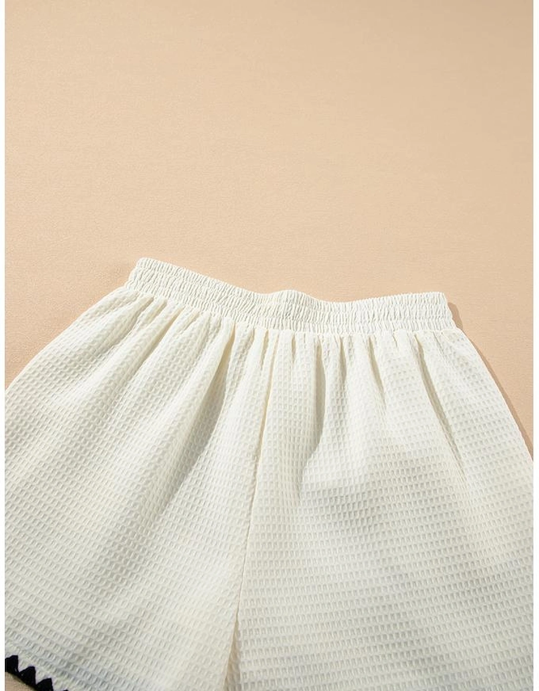 White Waffle Texture Contrast Ricrac Hemline Casual Shorts