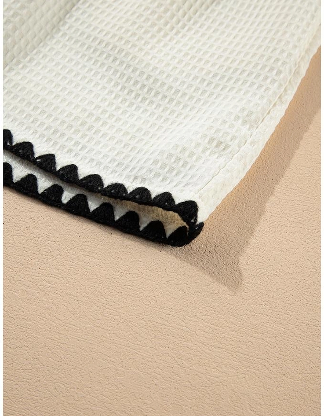 White Waffle Texture Contrast Ricrac Hemline Casual Shorts